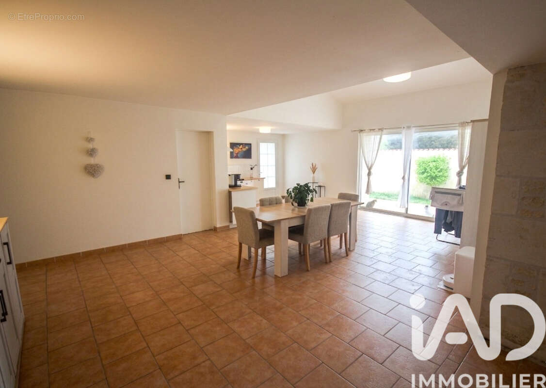 Maison 180 m² à Saint-Martial  - photo 4