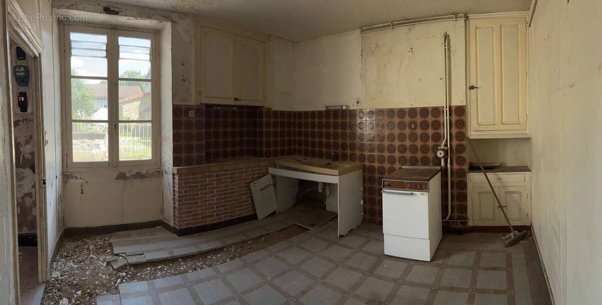 Maison de ville à rénover, dans le cœur de Montmorillon - photo 5
