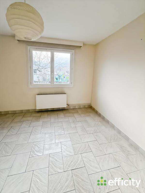 Appartement à MIRIBEL