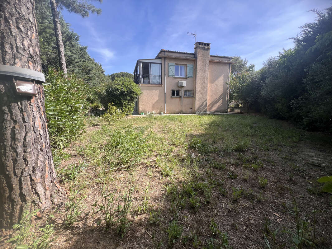 Maison à LE MUY