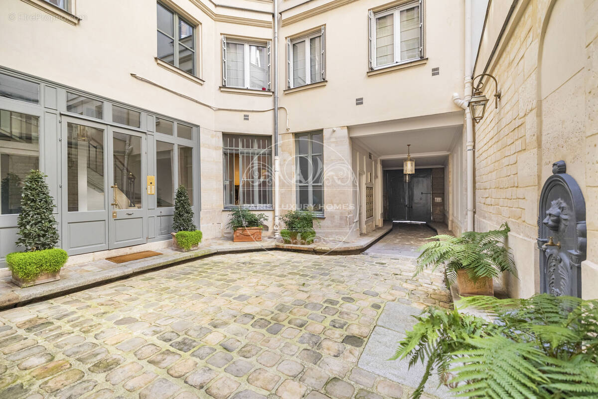 Appartement à PARIS-2E