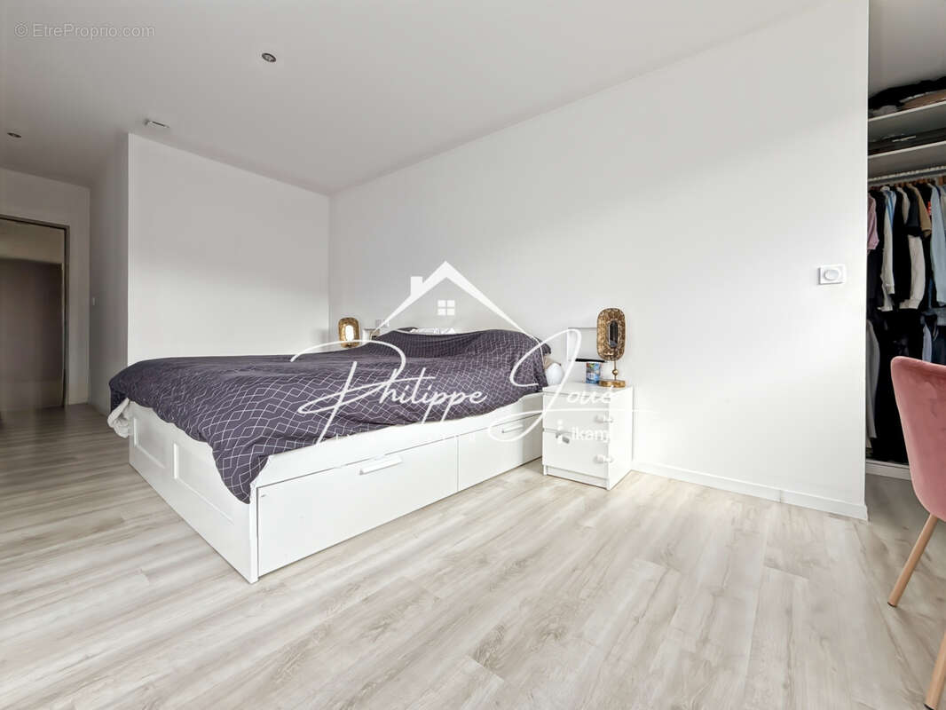 Maison à COURTOIS-SUR-YONNE