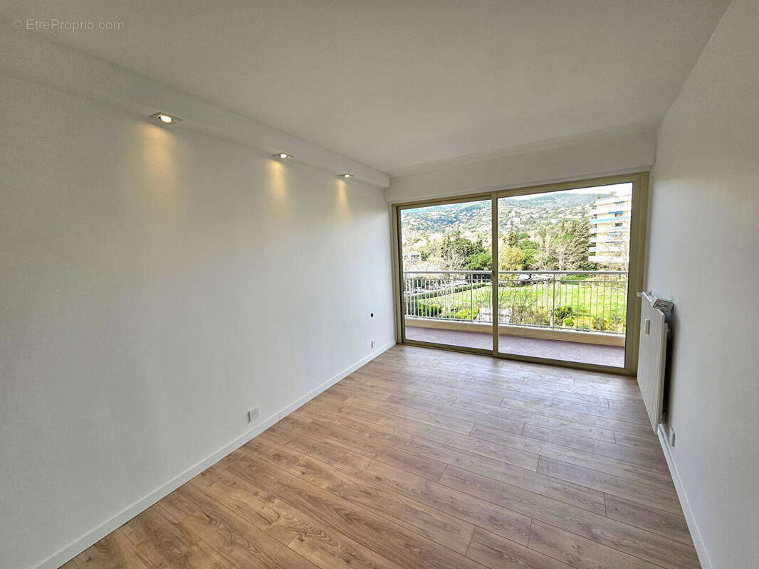 Appartement à MANDELIEU-LA-NAPOULE