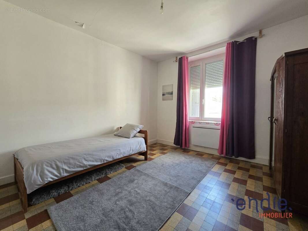 Ensemble immobilier de 3 logements  Rentabilité attractive d'environ 11 %  Saint-Pierre-le-Moûtier - photo 10