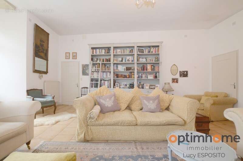 Maison à NANTEUIL-EN-VALLEE