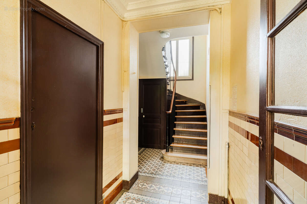 Appartement à LA GARENNE-COLOMBES