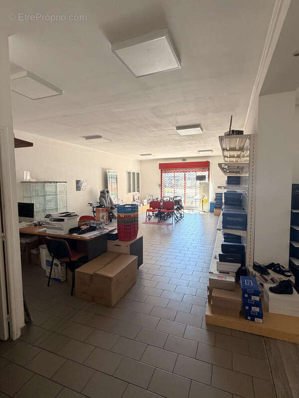 Commerce à CRAPONNE