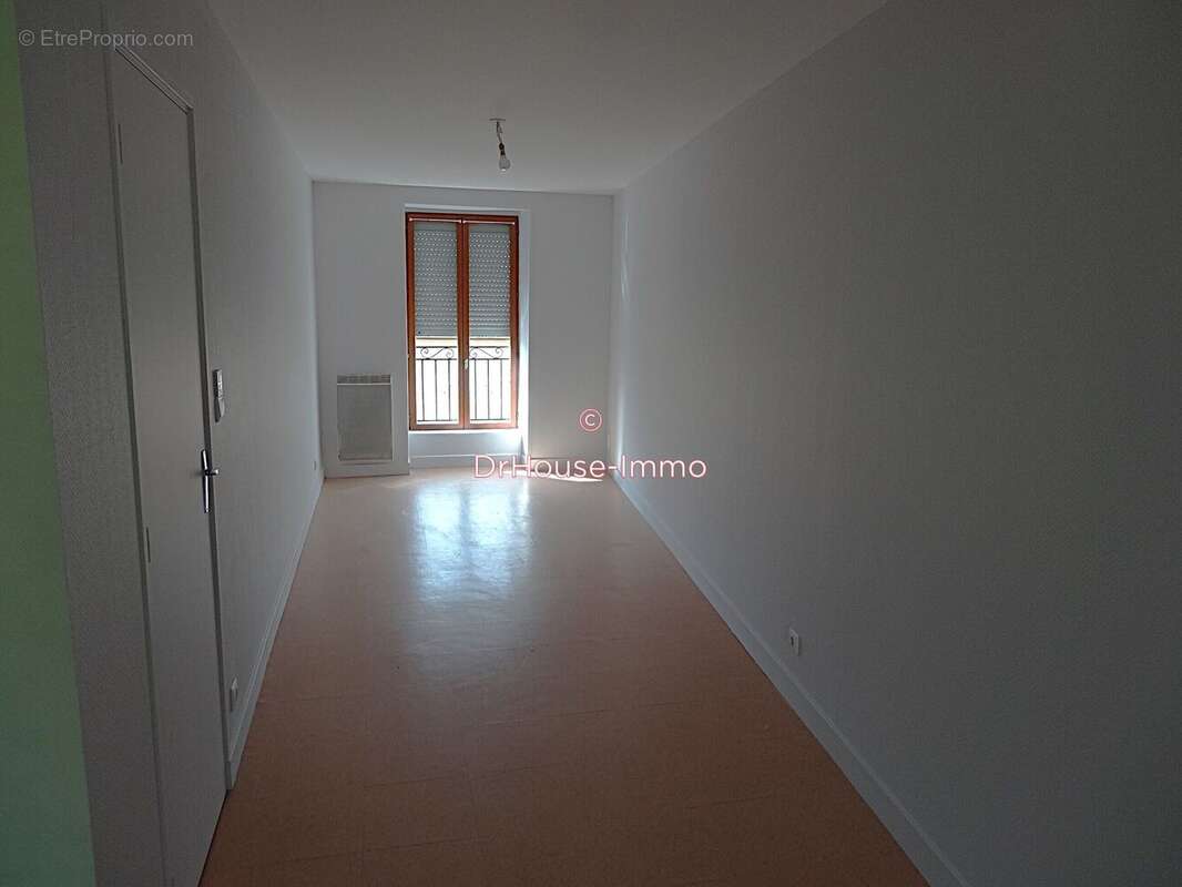 Appartement à LE BREUIL-SUR-COUZE