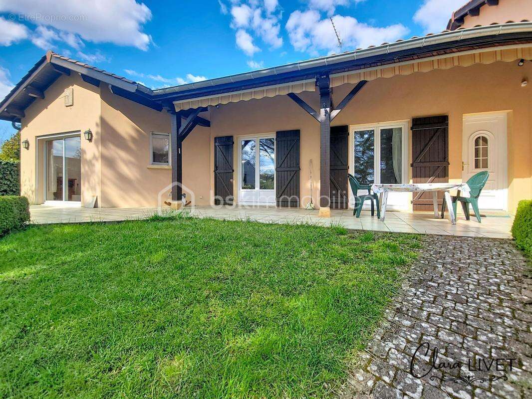 Maison familiale avec piscine et grand terrain – Frontenas (69620) - photo 18