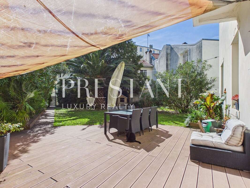 Biarritz hyper-centre : maison de ville avec jardin privatif de 250 m2 et garage - photo 18