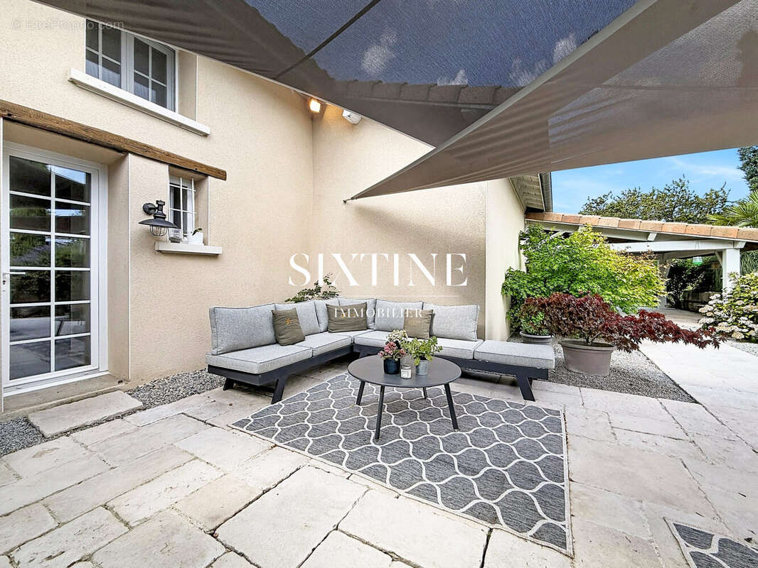 Maison 264 m² à Saint-Savin  - photo 9