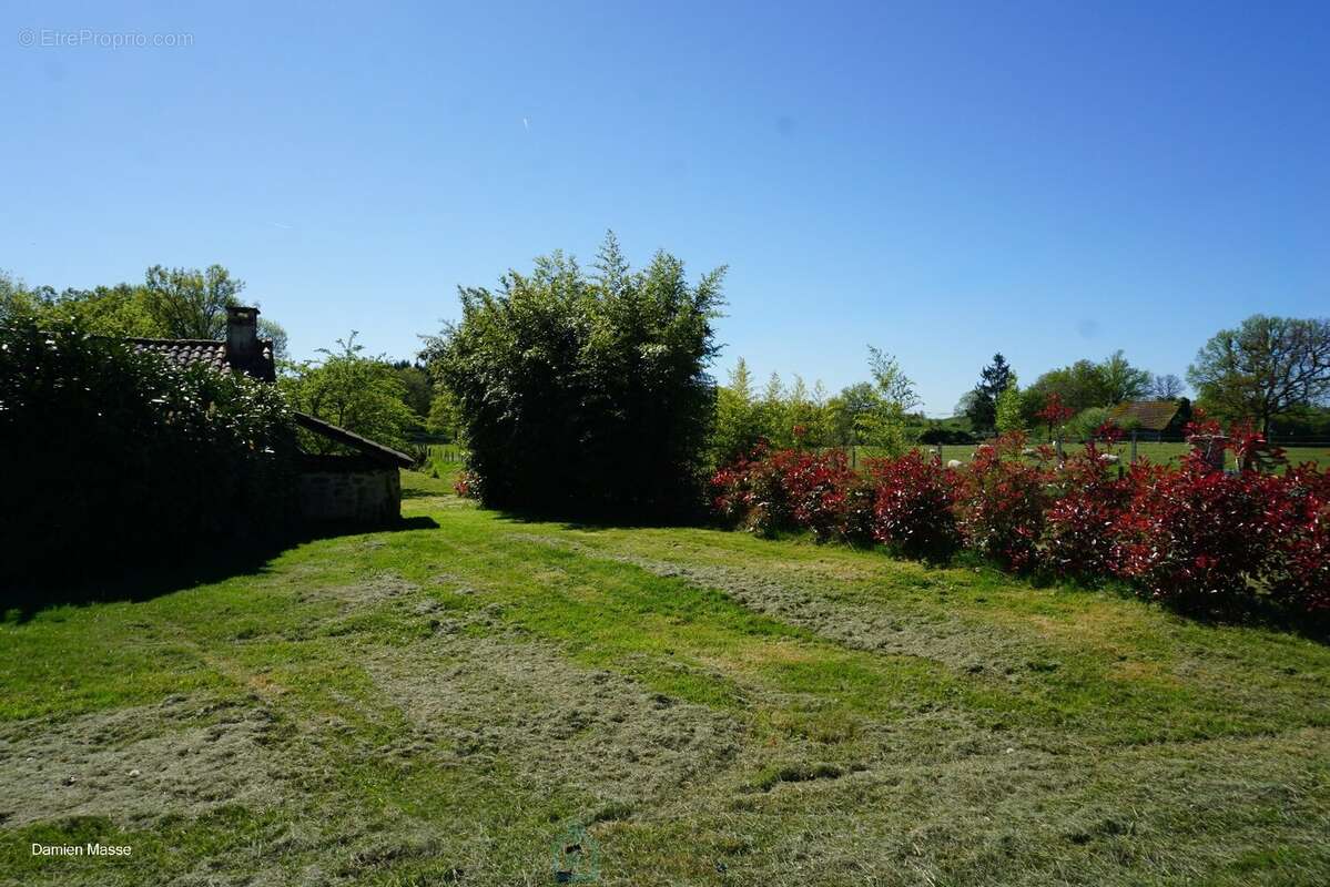 Maison à SAINT-SAUD-LACOUSSIERE