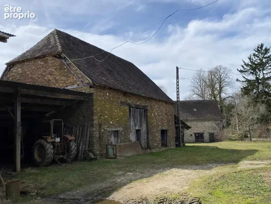 Meuzac dans un joli hameau. une maison avec sa grange et son puits - photo 8
