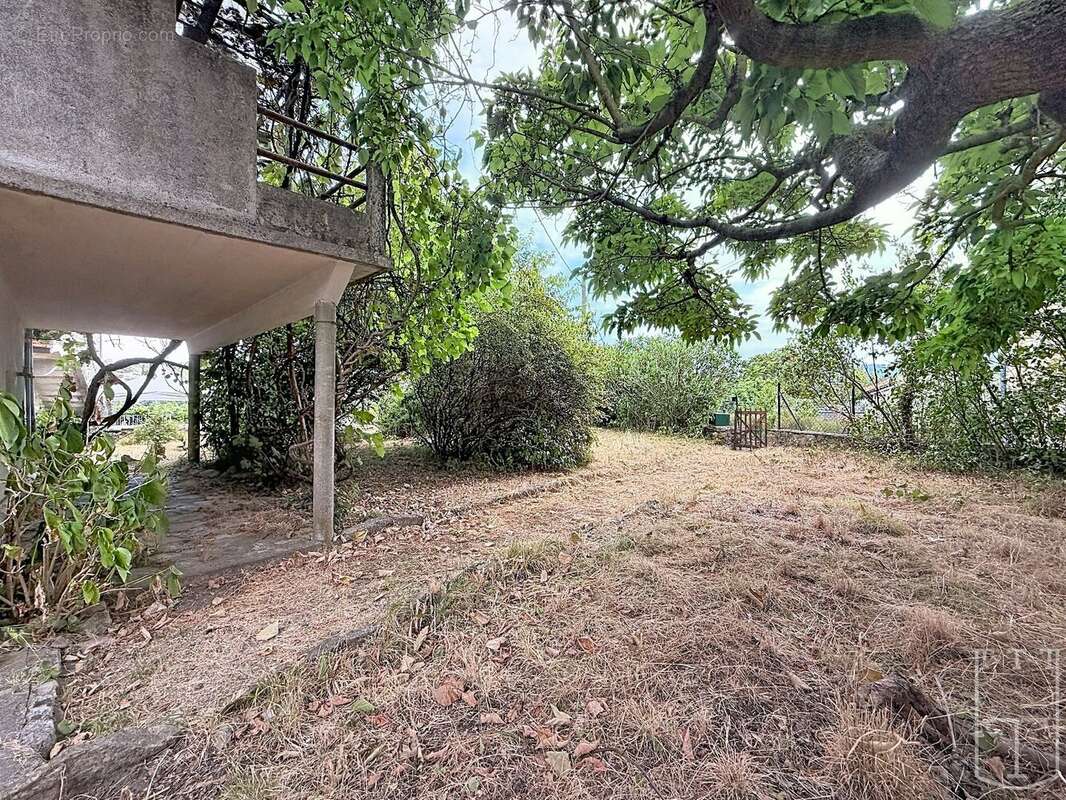Maison en pierre A RENOVER avec possibilité de créer plusieurs logements. - photo 31