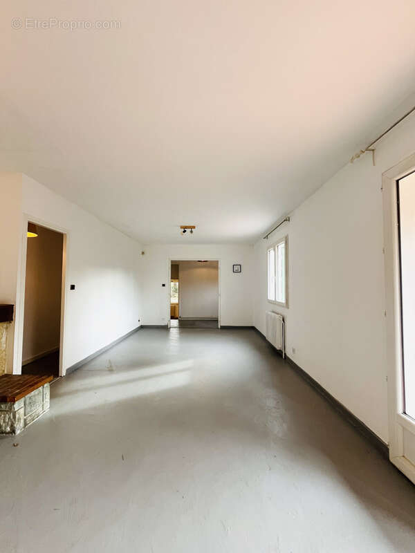 Maison à CHATEAUNEUF-LE-ROUGE