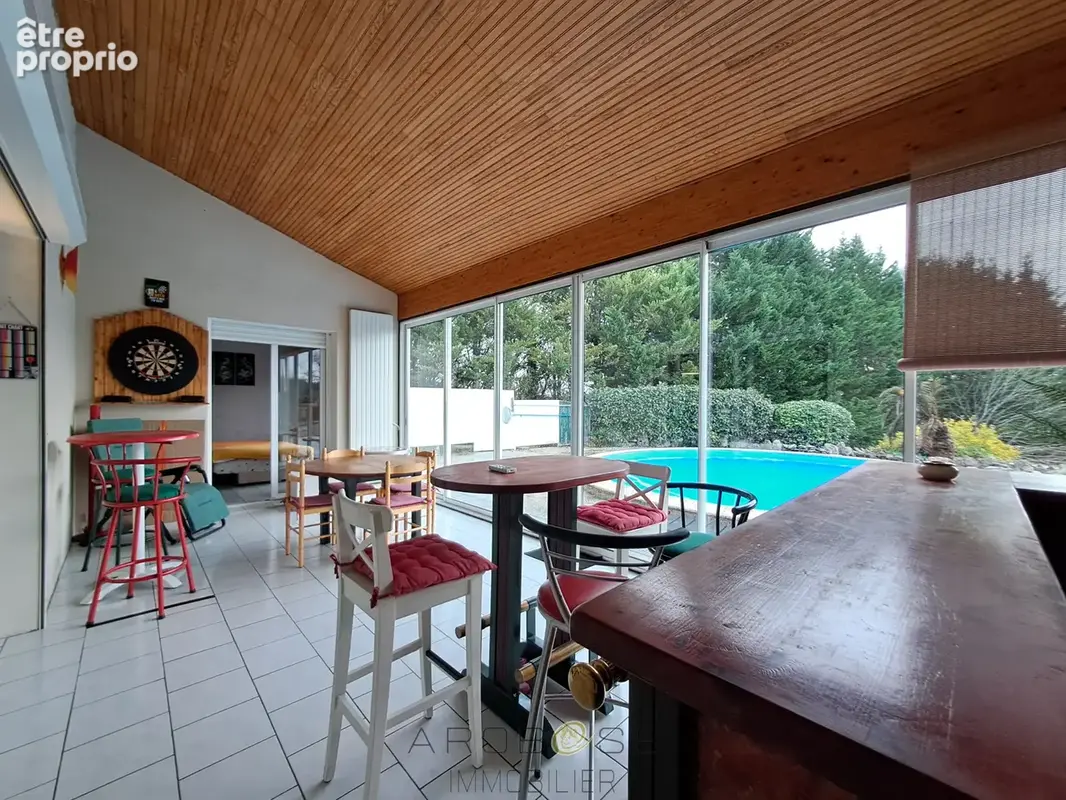Maison familiale de plain-pied avec véranda, piscine et grand jardin - photo 20