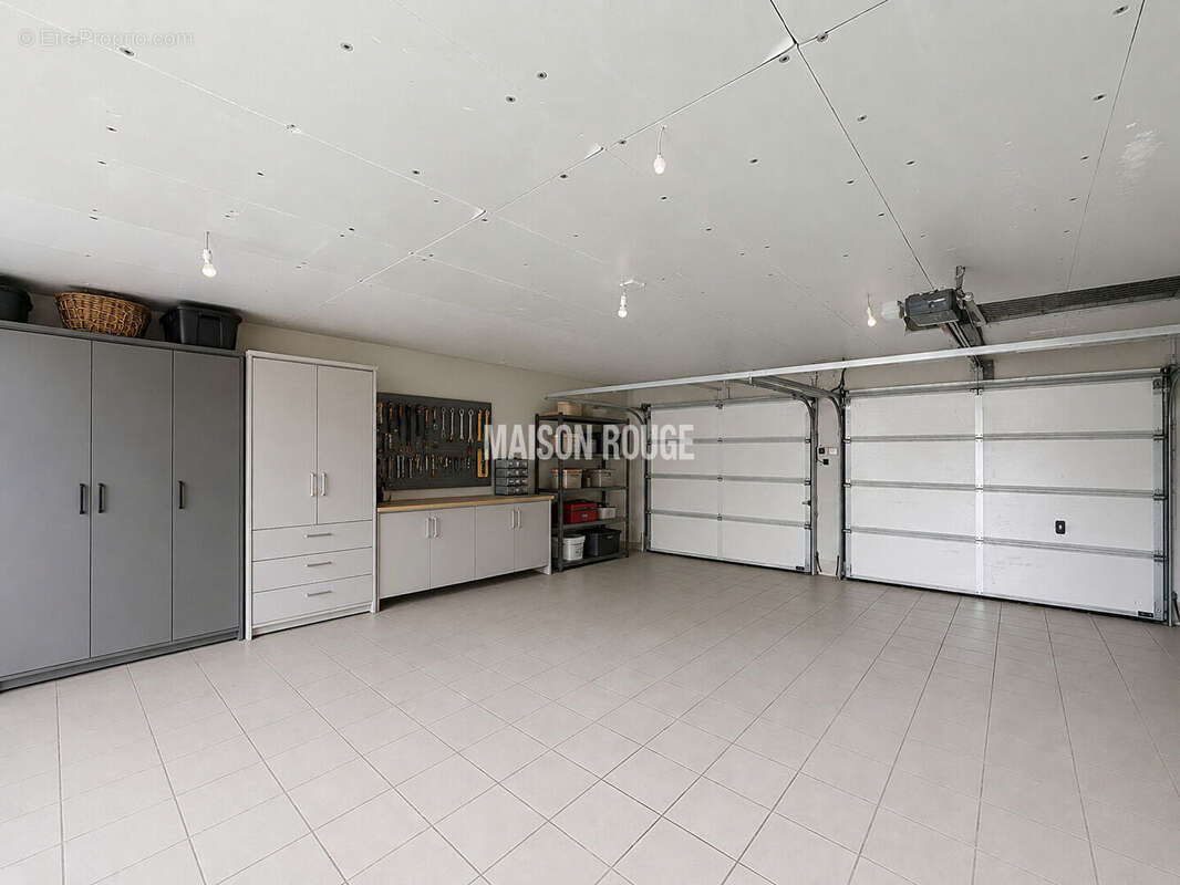 Maison familiale avec beaux espaces et jardin arboré située à PLERGUER - photo 7