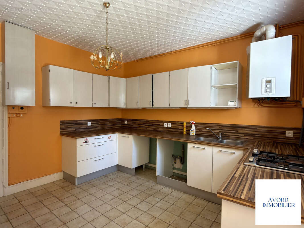 Maison 109 m² à Avord  - photo 4