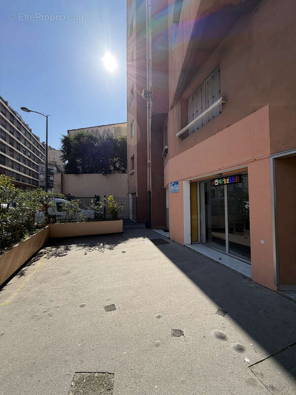 Commerce à MARSEILLE-3E