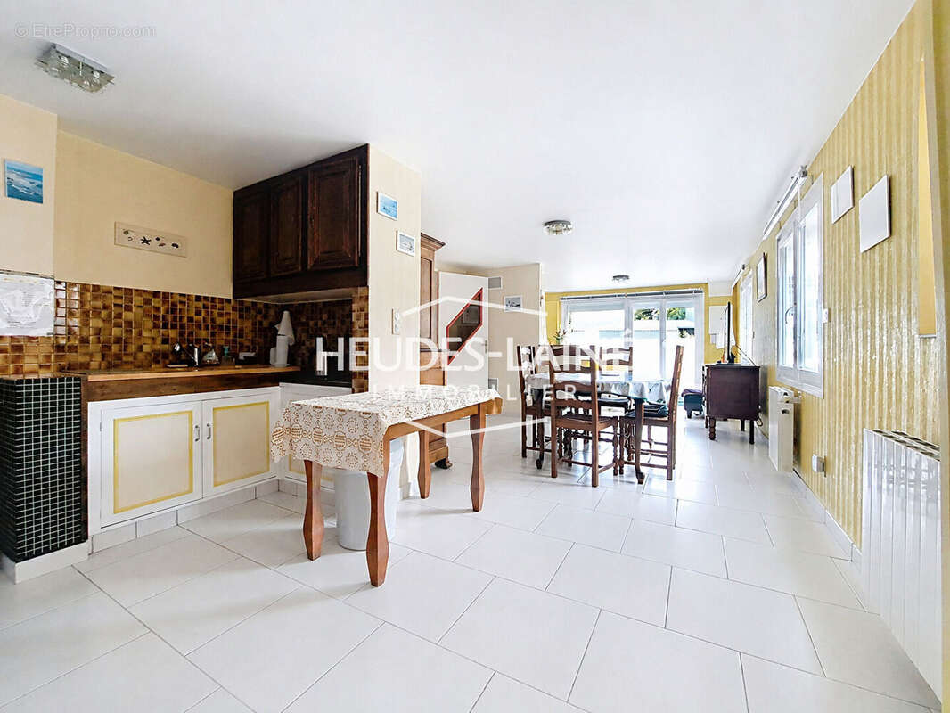 Appartement- rez-de-cour - à vendre - JULLOUVILLE - 50610 - photo 3