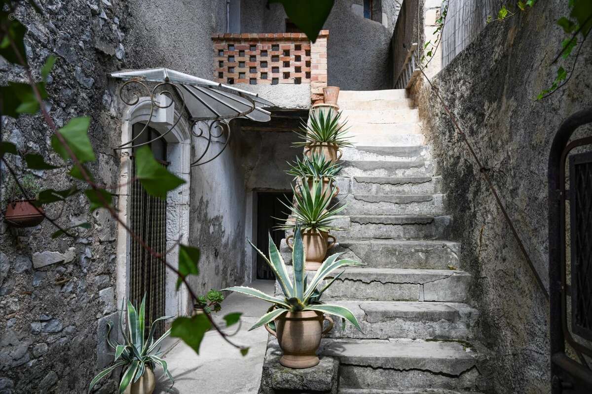 Maison à LUSSAN