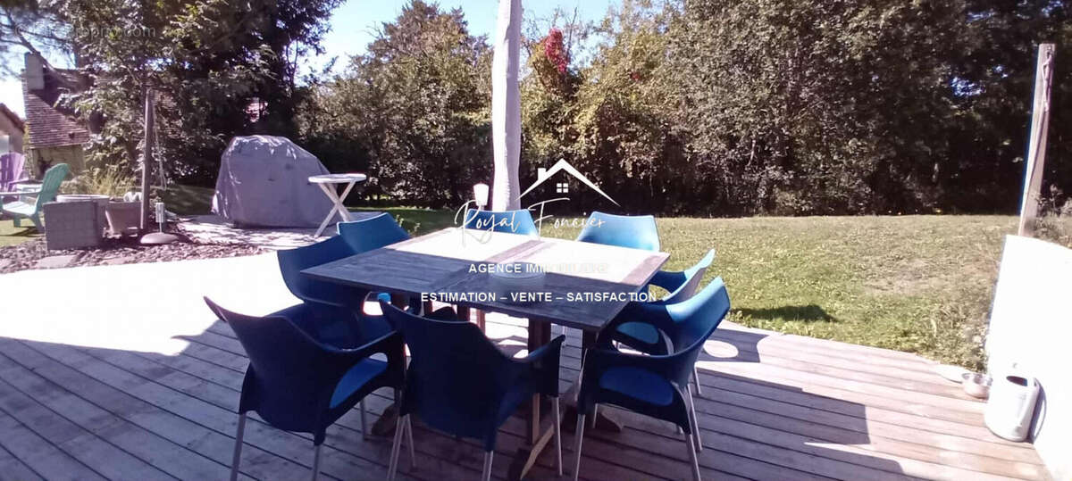 Terrasse accès par la cuisine sans vis à vis  - Maison à CHATELLERAULT