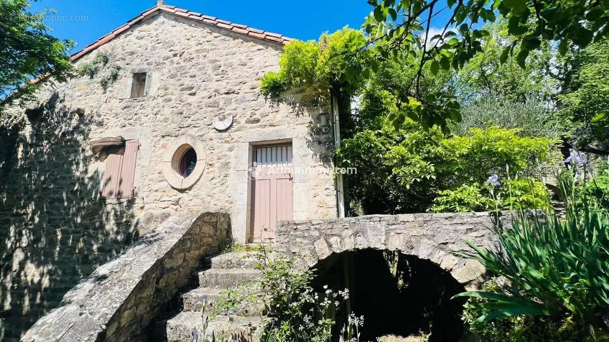 Maison à SAINTE-EULALIE-DE-CERNON