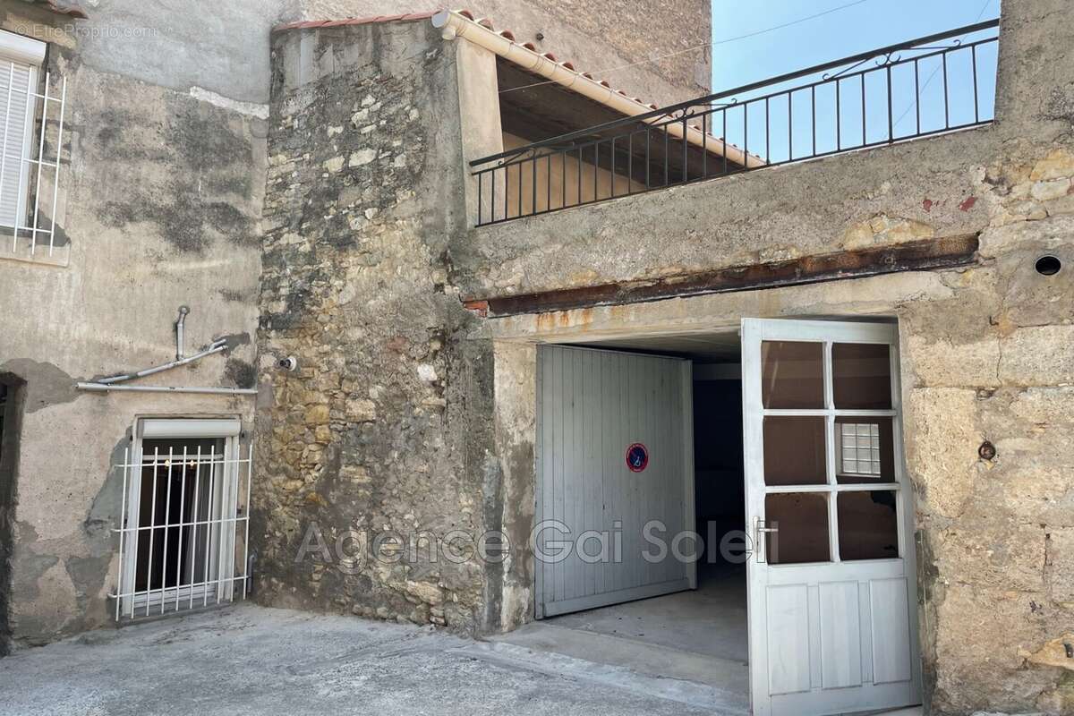 Maison à NISSAN-LEZ-ENSERUNE