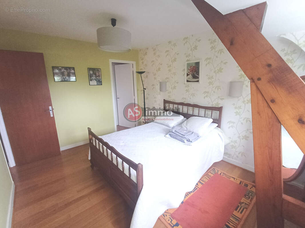 Très Belle Maison de Carractère 4 Chambres dans Bourg tous commerces. - photo 10