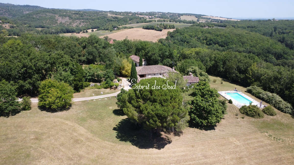 Maison 330 m² à Itzac  - photo 2