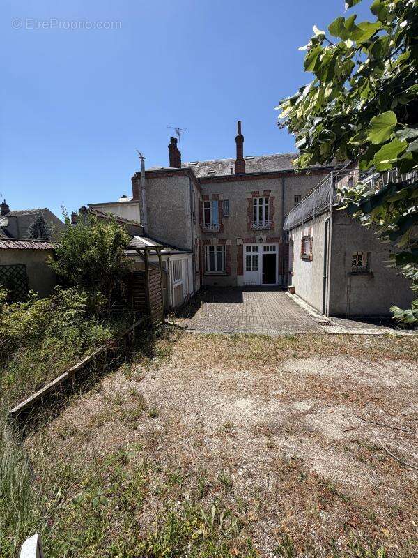 Maison de caractère en bon etat de 497 m² dont piscine et local commercial de 117 m² - photo 2