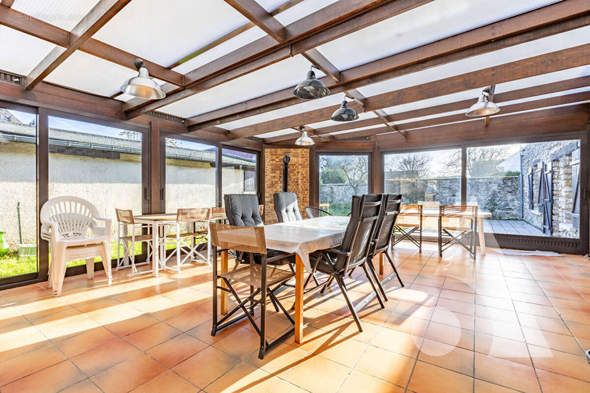 Maison à PEROY-LES-GOMBRIES