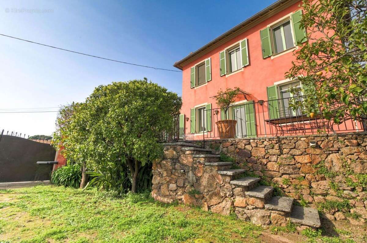 Maison à VALLAURIS