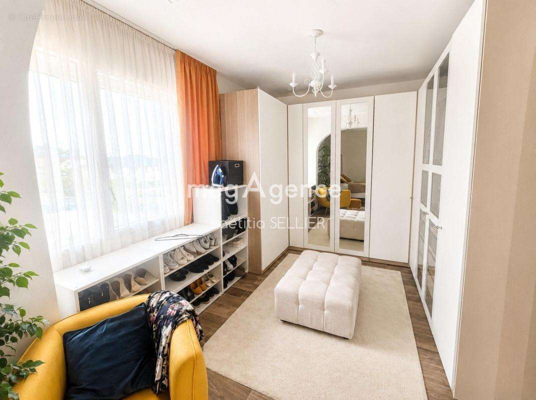 Maison familiale aux beaux volumes à Domérat - photo 9