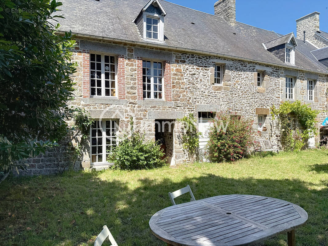 Maison à DRAGEY-RONTHON