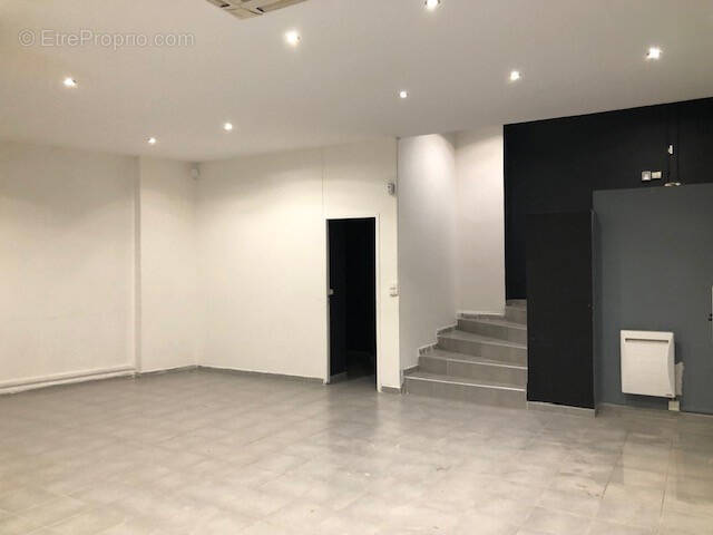 Commerce à MARSEILLE-8E