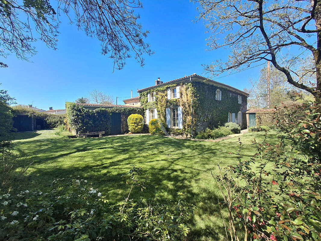 Maison à SAINT-HILAIRE-DE-VILLEFRANCHE