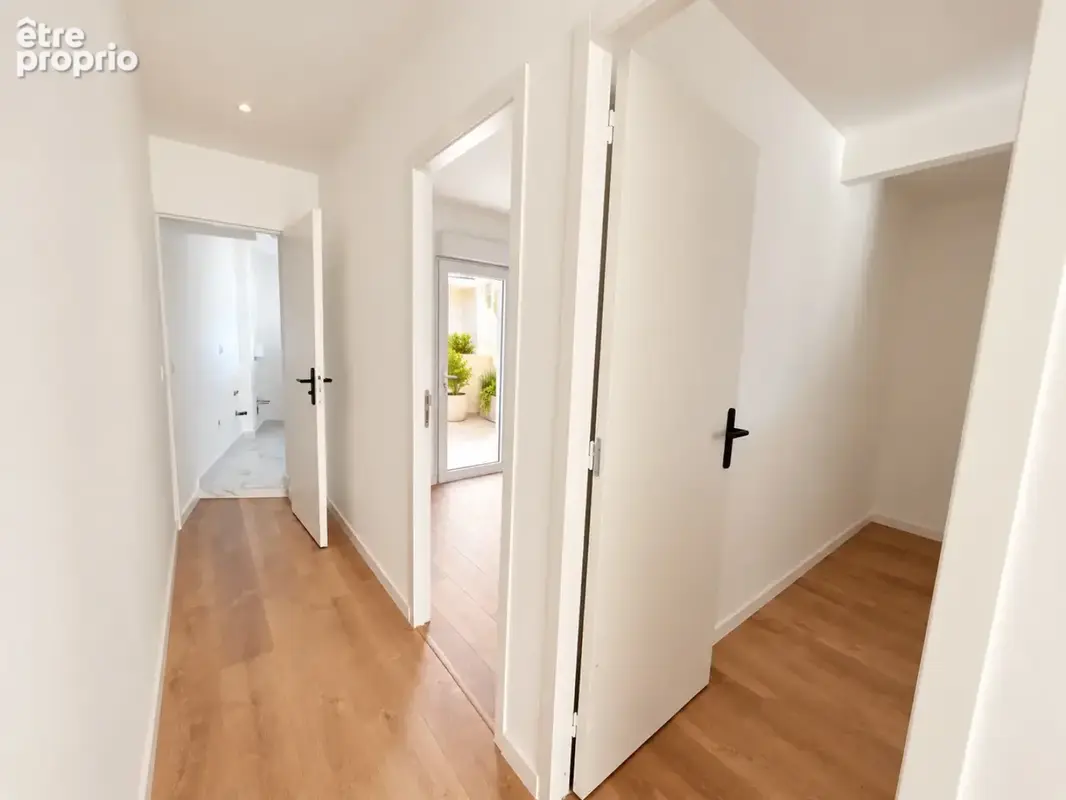 Appartement T3 rénové - 49 m2 - 2 chambres - Quartier Saint-Bruno - photo 2