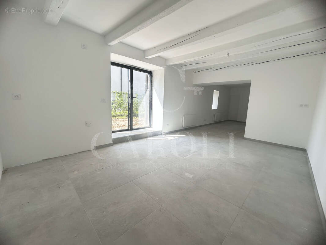 Appartement à VILLY-LE-PELLOUX