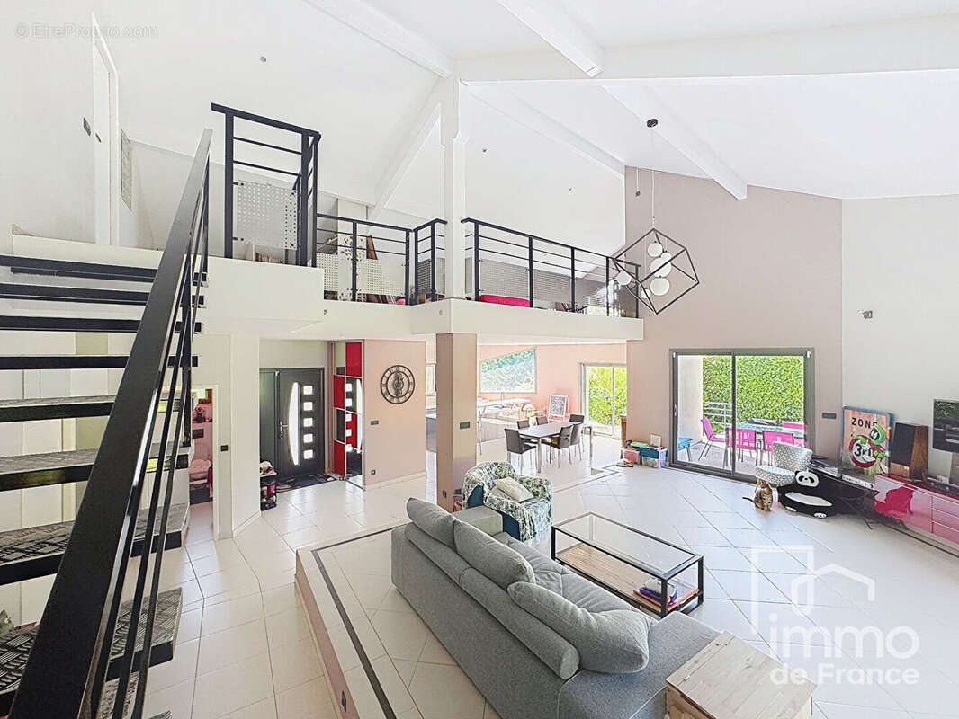 Maison à CHATILLON-EN-MICHAILLE