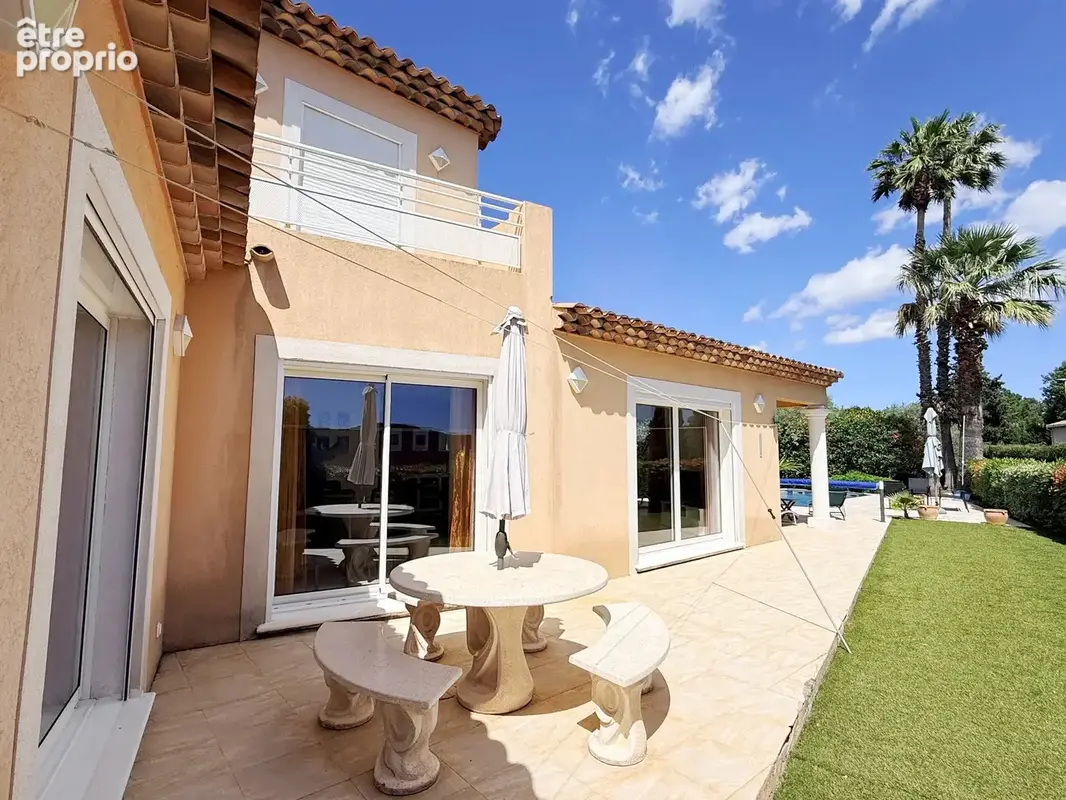 Photo Maison à Bagnols-En-Foret au prix de 695 000€