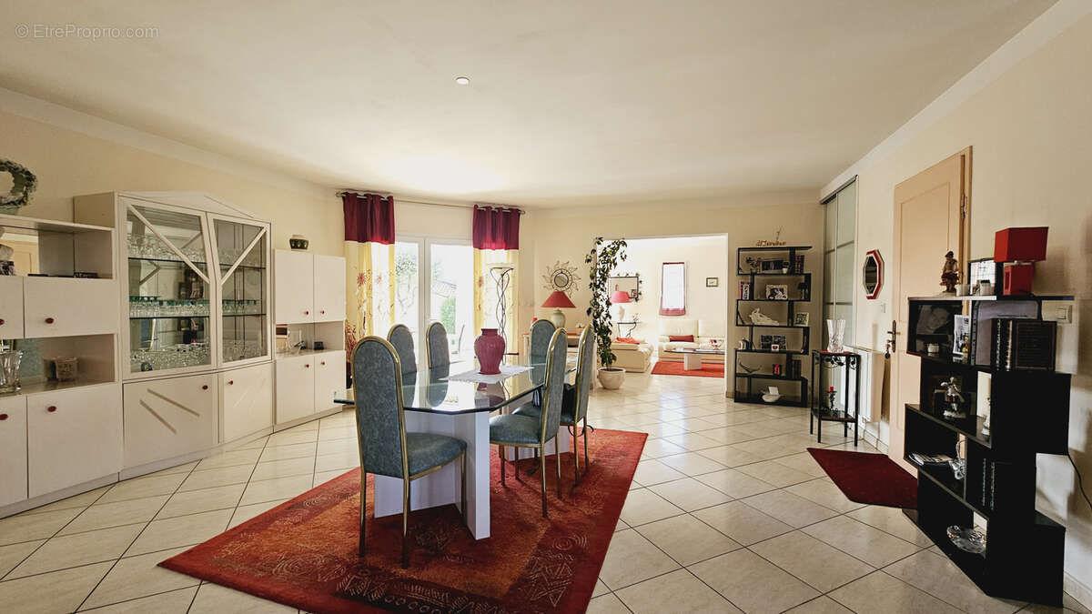 Maison à SAINT-CYR-SUR-MER