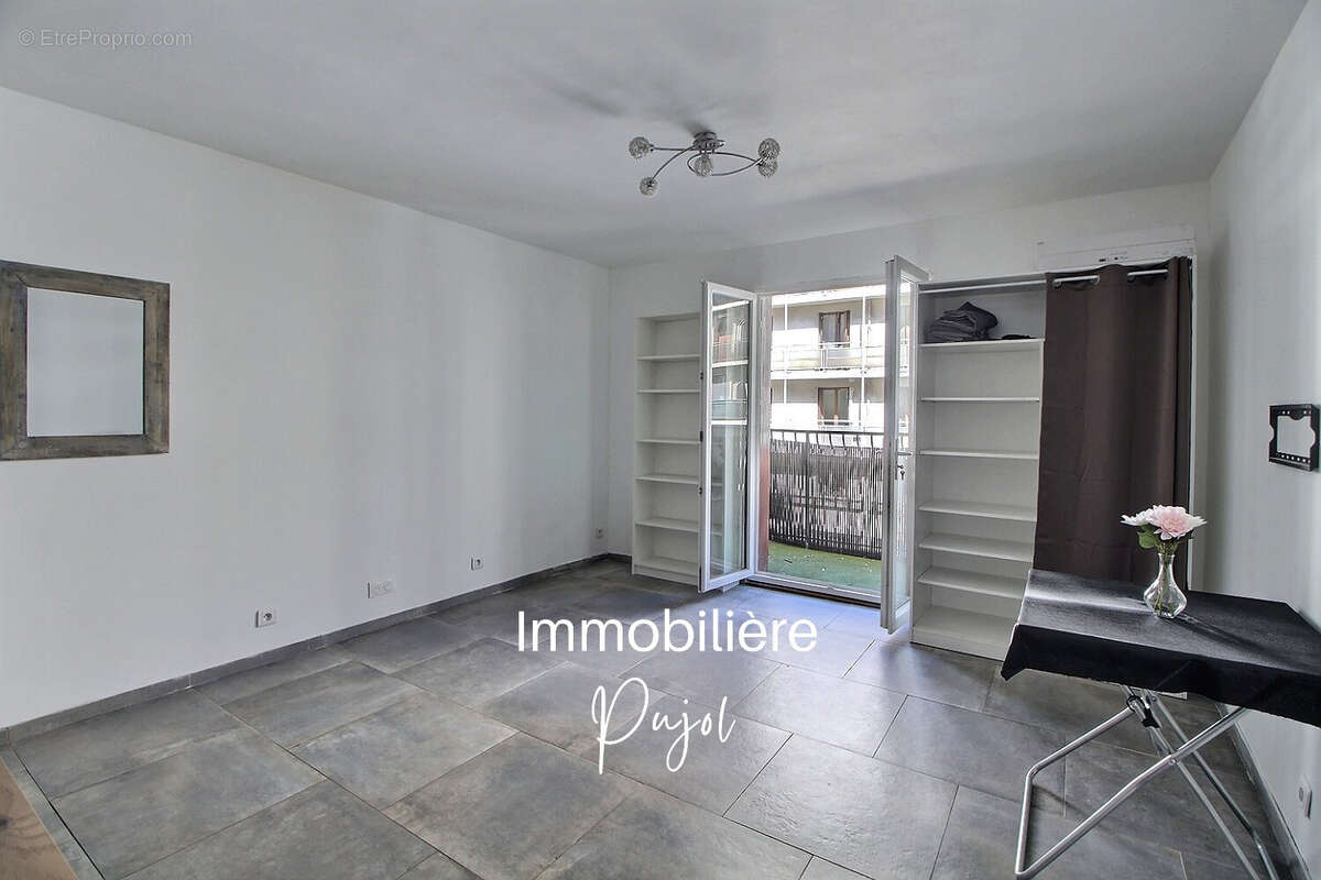 Appartement à MARSEILLE-3E