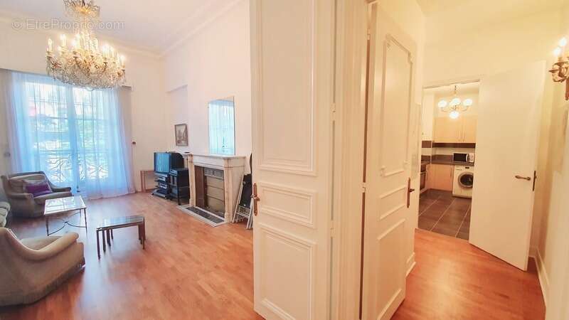 Appartement à PARIS-8E