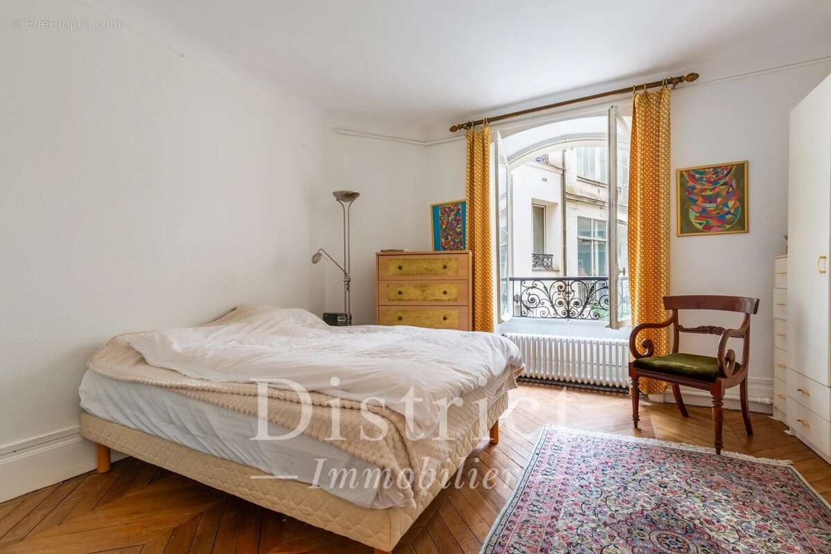 Appartement à PARIS-8E