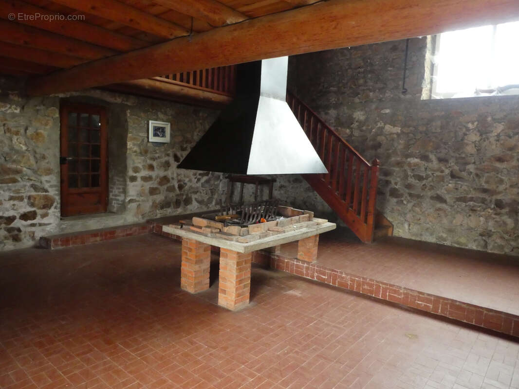 Maison à SAINT-HILAIRE-CUSSON-LA-VALMITTE