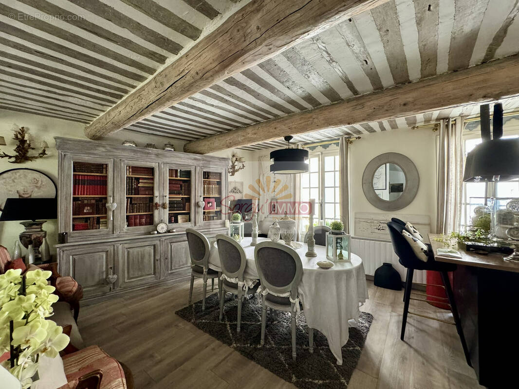 Maison à L'ISLE-SUR-LA-SORGUE