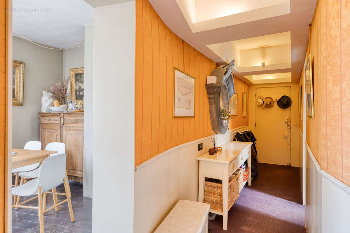 Gros Caillou- Appartement familial de 6 pièces - Lumineux, au calme, fort potentiel - photo 8