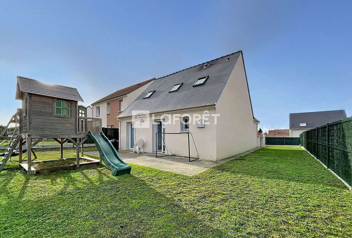 Maison à COURCELLES-SUR-SEINE