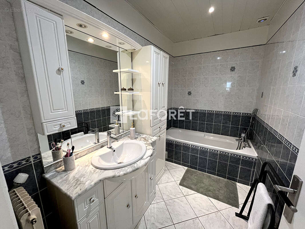 Appartement à LES MUREAUX